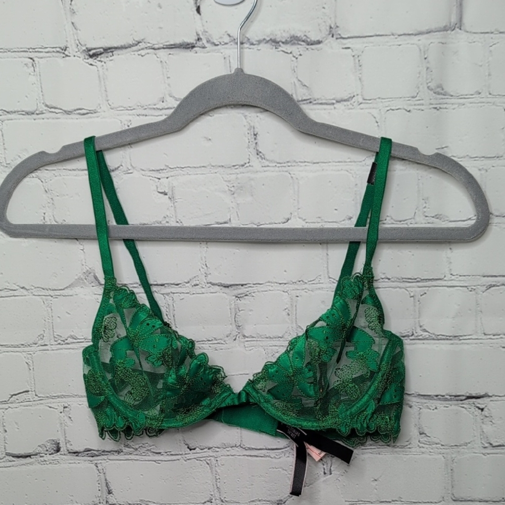 NWT Victoria's Secret Very Sexy Low Cut Lace Demi Bra